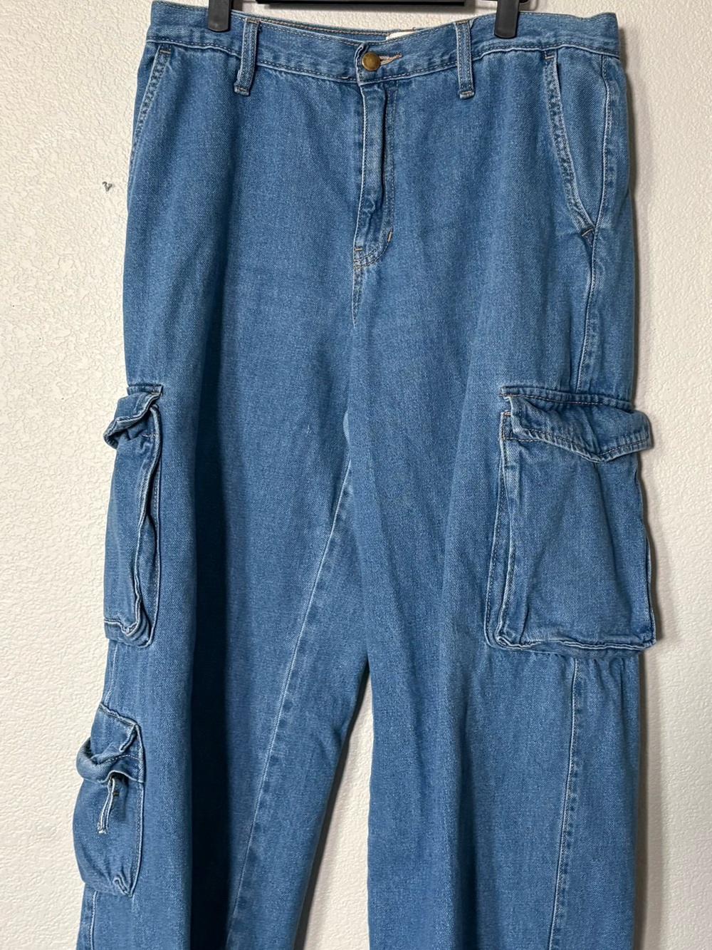 Woman’s Light Blue Denim Wide Leg Cargo Jeans sz 12R